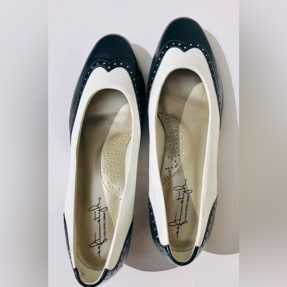 WOMEN'S SHOES SOFT STYLE HUSH PUPPIES WHITE/NAVY BLUE SIZE 7 W LEATHER COMFORT - Picture 3 of 9